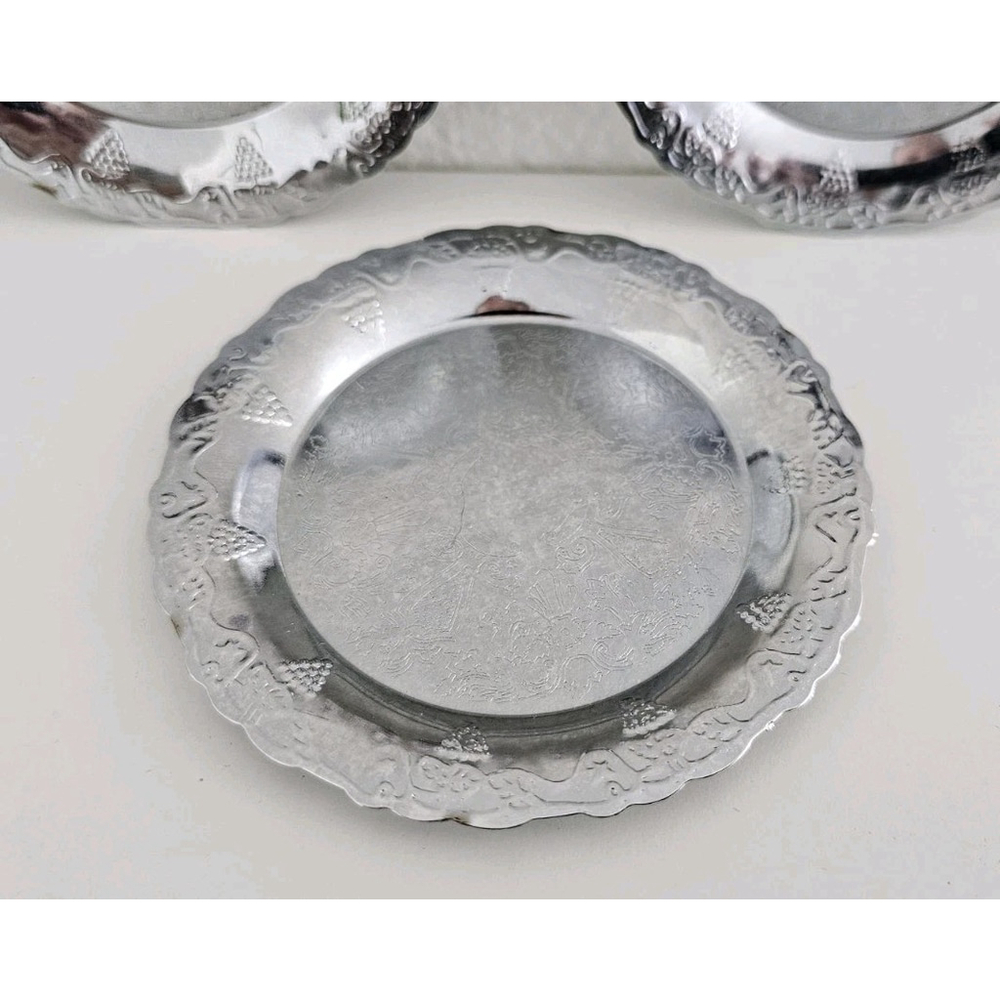 3 Small Nickel Plated Embossed Round Platters Trays Etched Ornate Grapes - Picture 2 of 10